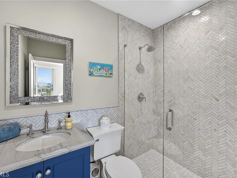 405 Blumont St — Photo 58
