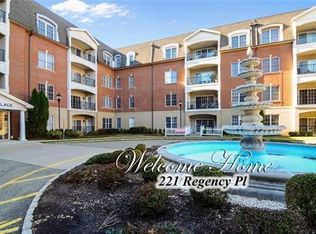 221 Regency Pl #1, Woodbridge, NJ 07095