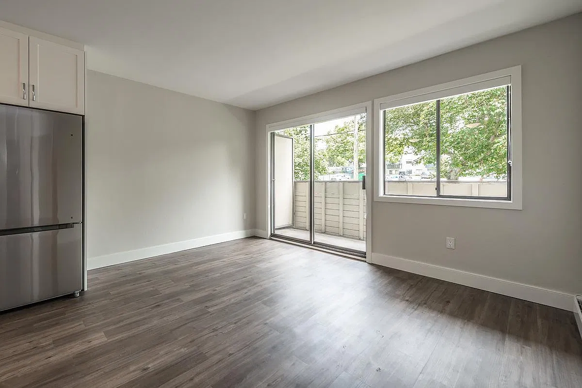 Royal Graham Apartments — Photo 4