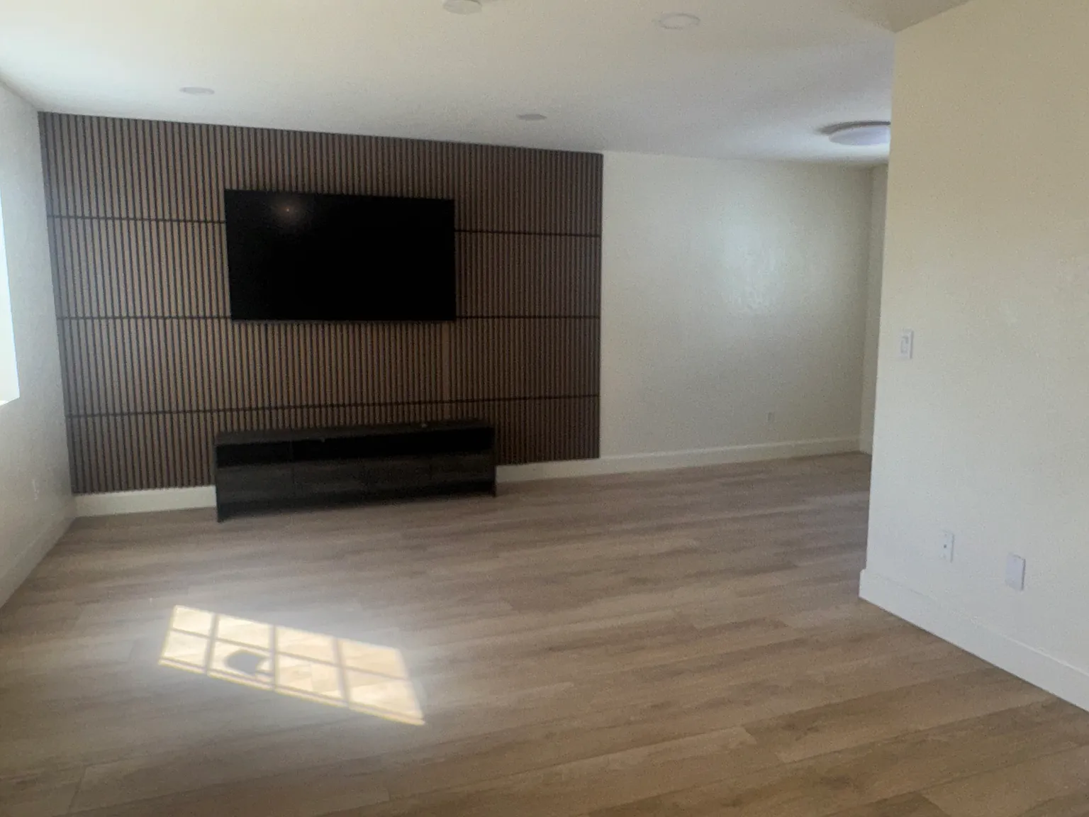 2 bed, 845 sqft, $2,400 — Photo 3