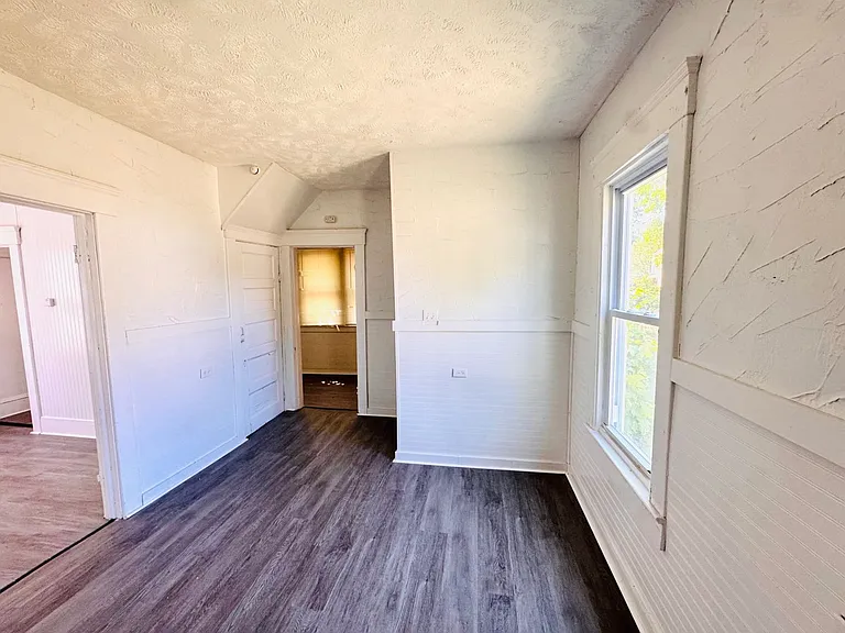 924 Ansel Rd — Photo 6