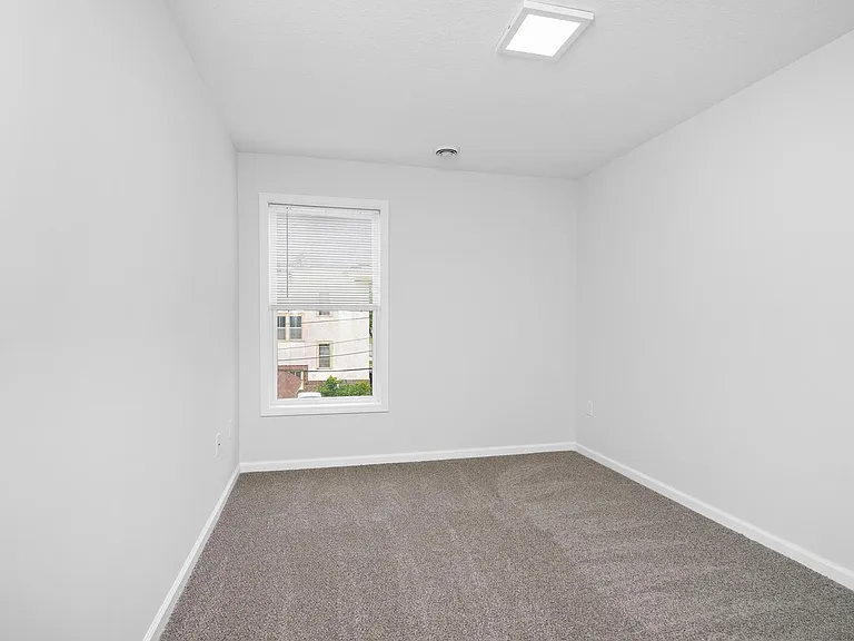 1721 Lagoon Avenue — Photo 11