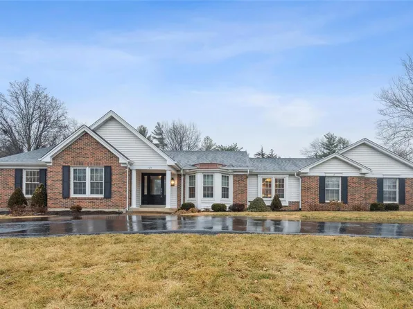 125 Forest Club Dr, Chesterfield, MO 63005