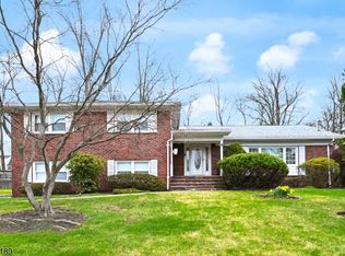 8 Hepworth Pl, West Orange, NJ 07052