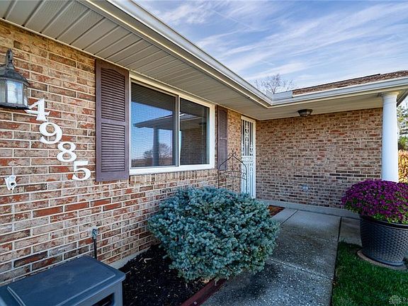 4th image of 4985 Arrowview Dr