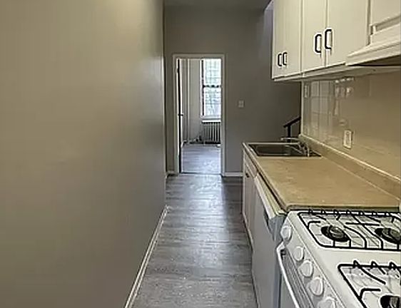 3rd image of 620 E 11th St #32