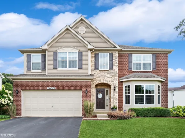 34W385 Valley Cir, St Charles, IL 60174
