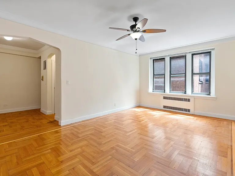 41-09 41st St #5C — Photo 2