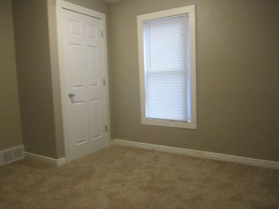 3rd image of 1812 Jackson St NE