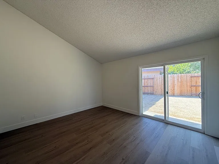 1120 Village Dr — Photo 44