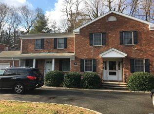 29 Dunes Ln #B, Port Washington, NY 11050