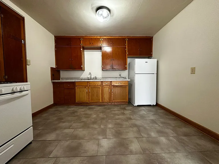 822 Pine St — Photo 36