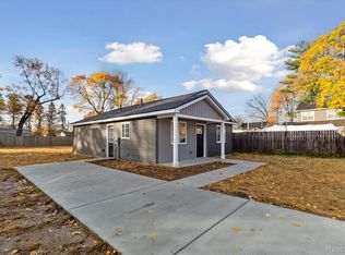 6513 Crest Dr, Waterford, MI 48329