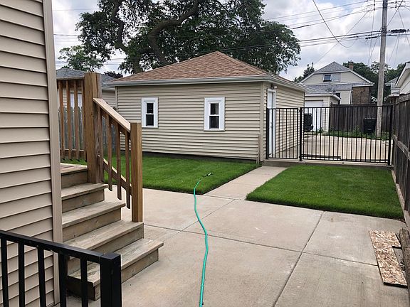 2nd image of 2936 N Melvina Ave