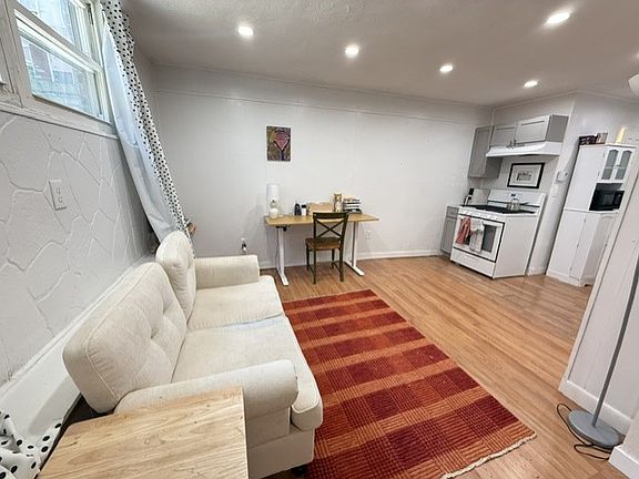 4th image of 64 Prince St APT 1