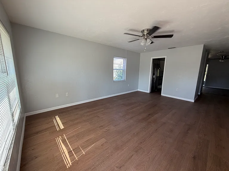 1015 Marlboro Dr — Photo 2