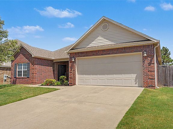 3rd image of 2703 Whispering Woods Ct
