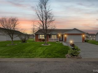 911 Bayberry Ln, Red Bud, IL