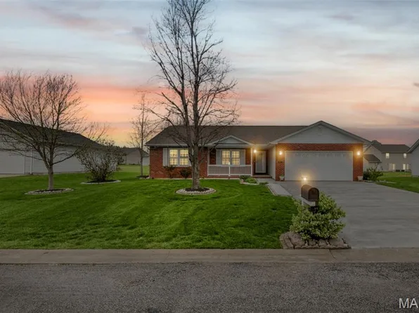 911 Bayberry Ln, Red Bud, IL 62278