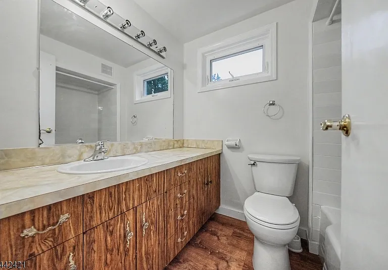 242 W Hanover Ave — Photo 11