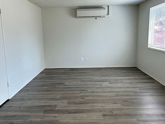 3rd image of 912-914 Olympic Ave #912
