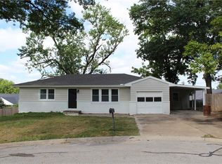 24 Virginia Dr, Liberty, MO 64068