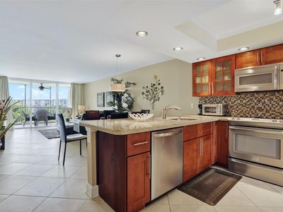 2901 S Palm Aire Dr APT 608, Pompano Beach, FL, 33069