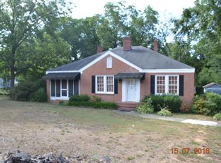 406 Hartwell St, Royston, GA 30662