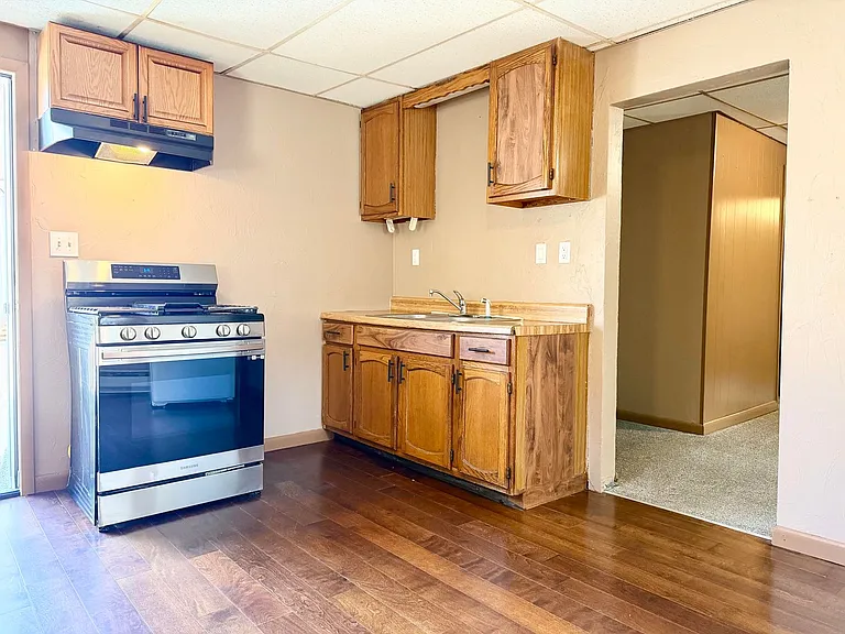 102 E Middle St — Photo 3