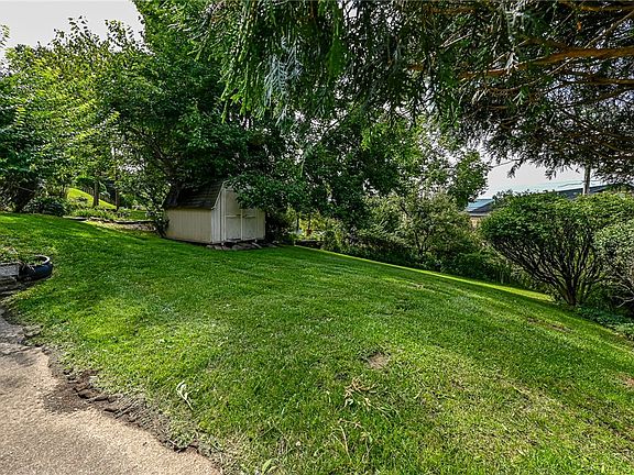 3rd image of 105 Orchard Spring Rd