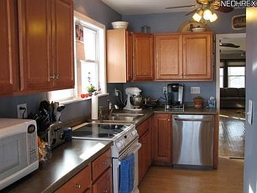 5th image of 15120 Esther Ave