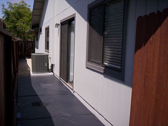 4th image of 228 Usher Dr