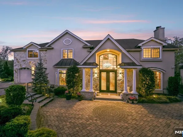 22 Anton Ct, Woodcliff Lake, NJ 07677