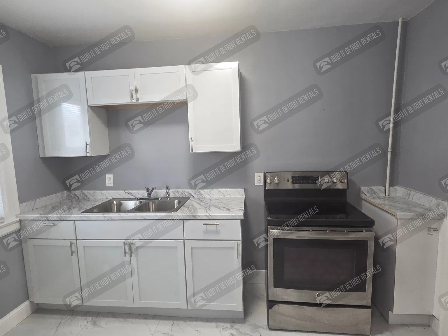Multi Family 2 Bedroom 1 Bathroom — Photo 3