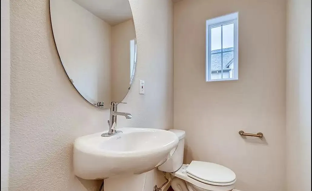 2 bed, 2.5 bath, 1200 sqft, $2,400 — Photo 3