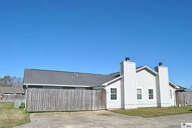 300 Woodale Dr #A — Photo 13