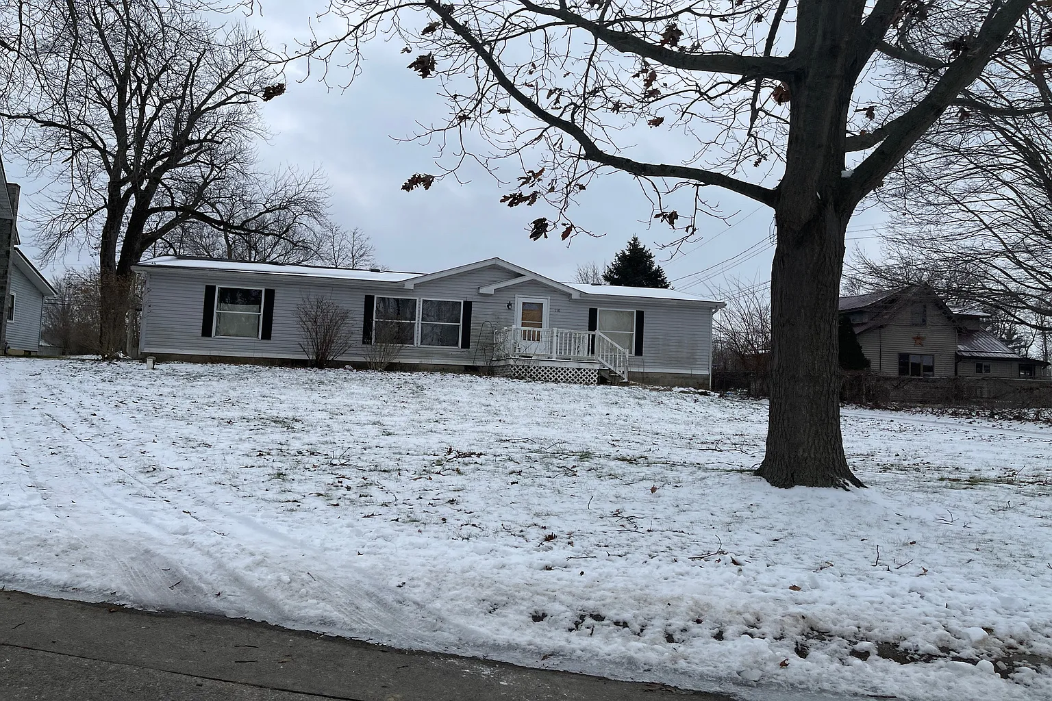 110 Park Dr photo 1