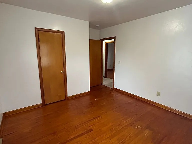 926 E Main St — Photo 10