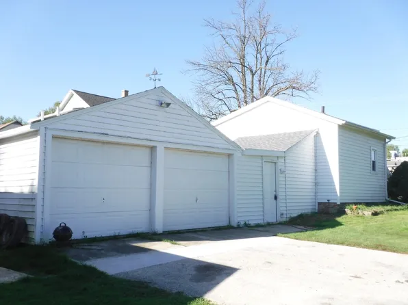 1925 S 10th St, Manitowoc, WI 54220