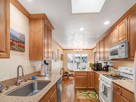 3rd image of 241 Avenida Barbera