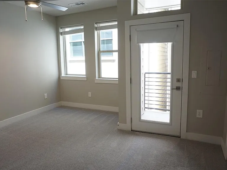 4819 Caroline St #111 — Photo 4