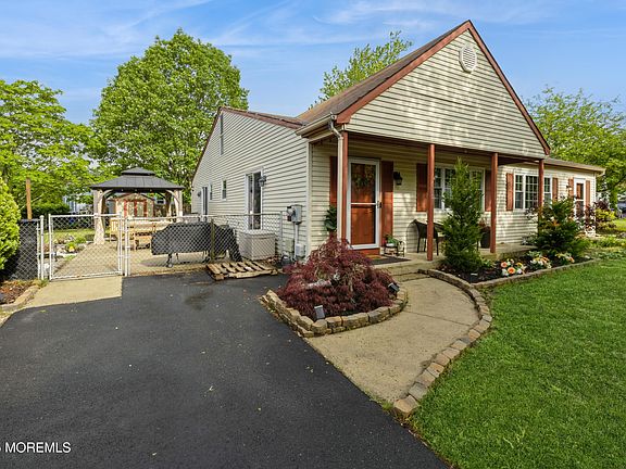 2nd image of 560 Innkeeper Ln