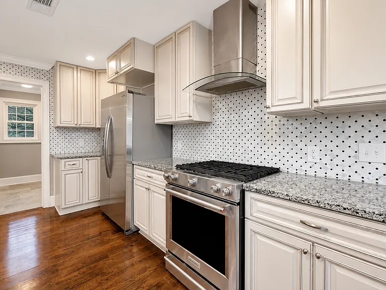 2511 Yadkin Ave — Photo 7