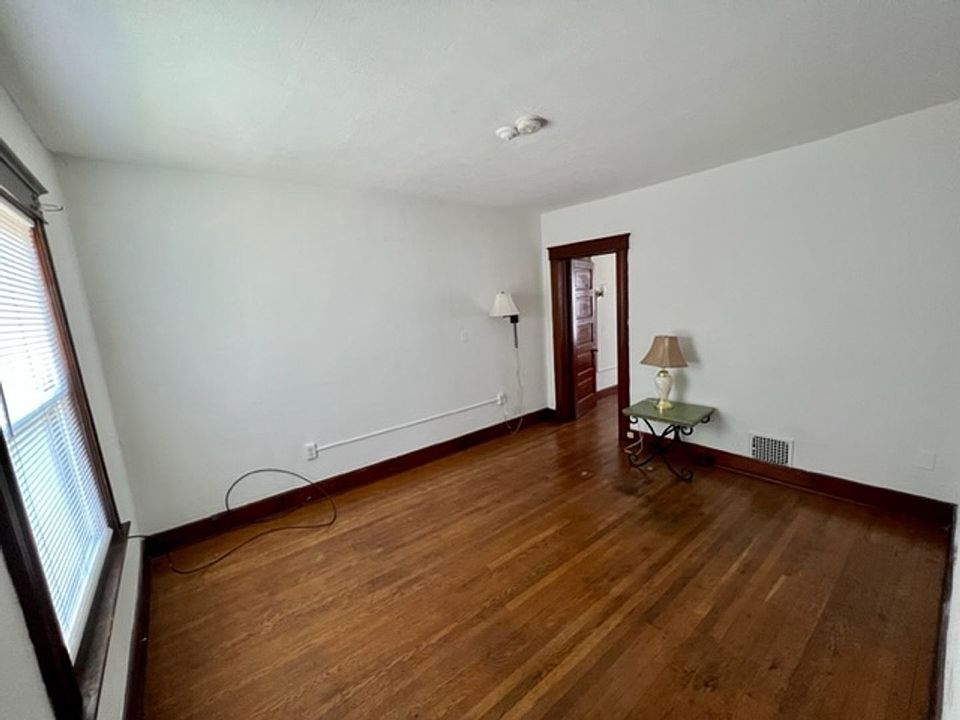 1st image of 10 Livingston St #2R