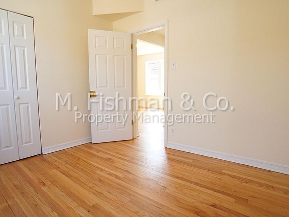 4th image of 3036 W Wellington Ave