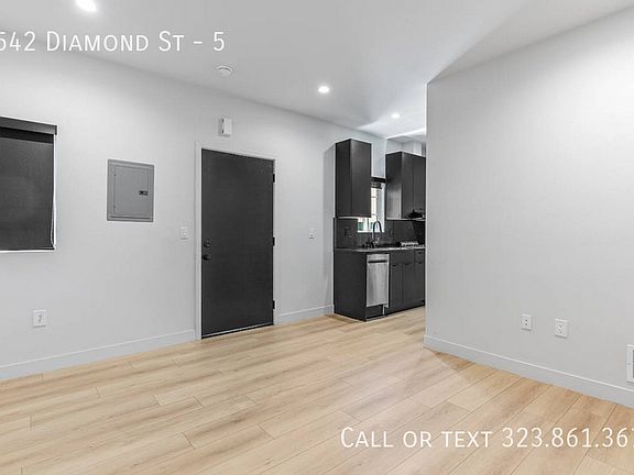 5th image of 1542 Diamond St #5