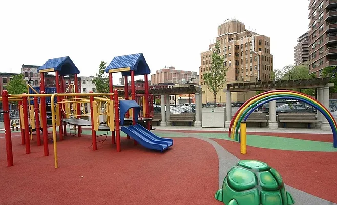 Sold by R New York | media 20