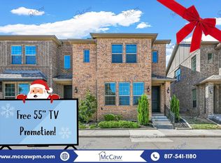 807 Ponds Edge Ln, Euless, TX 76040