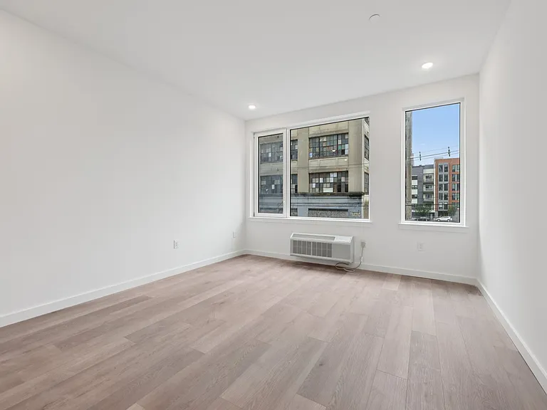 130 Monitor Street — Photo 8