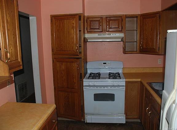 5th image of 1110 Dell St